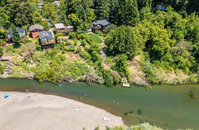 Point of View-Private Dock! NEW Stunning Epic Home! w/Hot Tub, Pups, WiFi