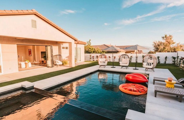 Pomelo · Large 4BD, heated pool, hot tub