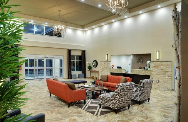 Pomeroy Inn and Suites Vermilion