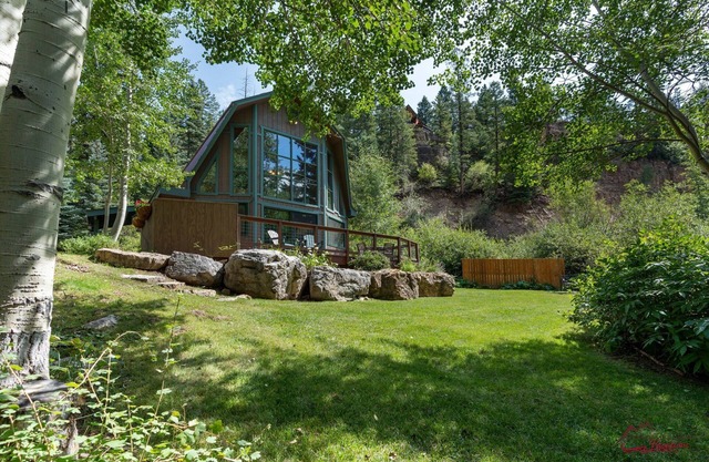 Pond Out Back, Privacy, Great Deck!