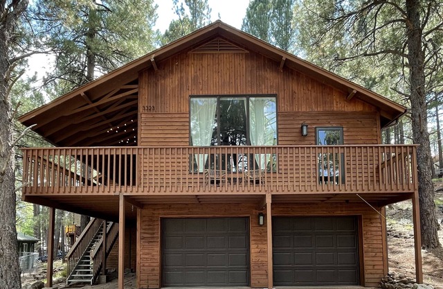 Ponderosa Moon - Cabin in the pines. Spacious home w/Game room & EV Charger