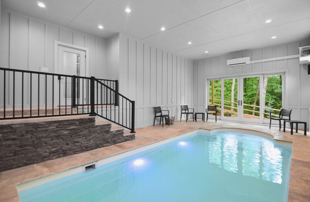 Pool! 5BR Mountain Modern Luxury in Ellijay! Must See!