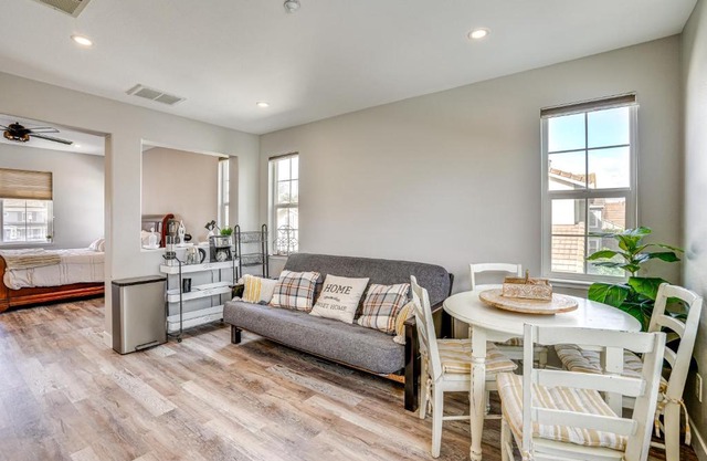 Pool and Hot Tub Access Extended Stay in Brentwood!