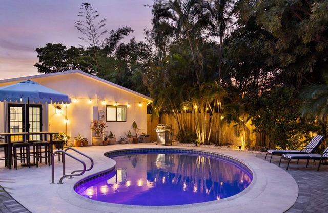 Pool and hot tub house near the beach! Central, big backyard, and dog friendly!