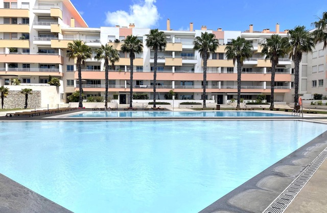 Pool & Beach | Spacious & Modern 20 min from Lisbon