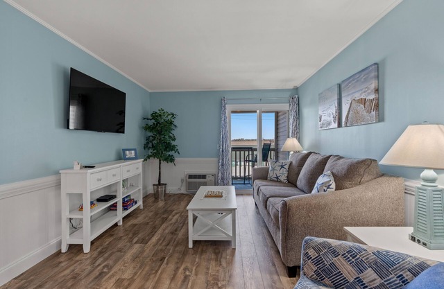 Pool - Cross Street to Beach - 2 Bed/2 Bath -APATB 3F