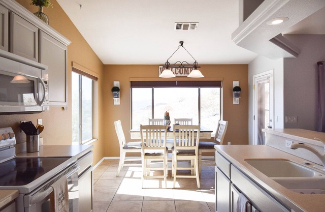 Pool home/Cozy getaway in Lake Havasu