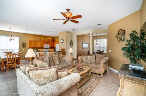 Pool Home in Golf Community Next to Disney World