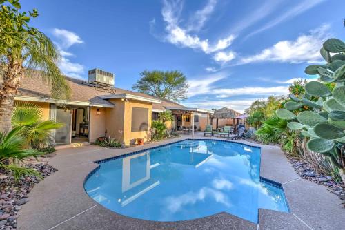 Pool, Hot Tub and Patio Charming Scottsdale Home!