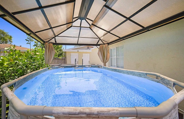 Pool & Hot Tub Delray Beach Safari Lion's Lodge