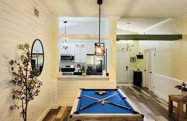 Pool, pool table, 4 bedroom, 2.5 bath home with very high rating!