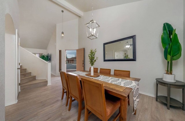 Pool/Quiet/3 BR & 2 BA/Garage/Fenced