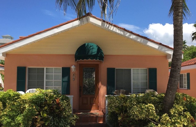 Pool Side Cottage – #14