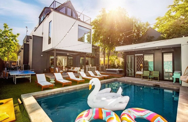 Pool, Spa, FirePits, Speakeasy, Minigolf, Sleep 18