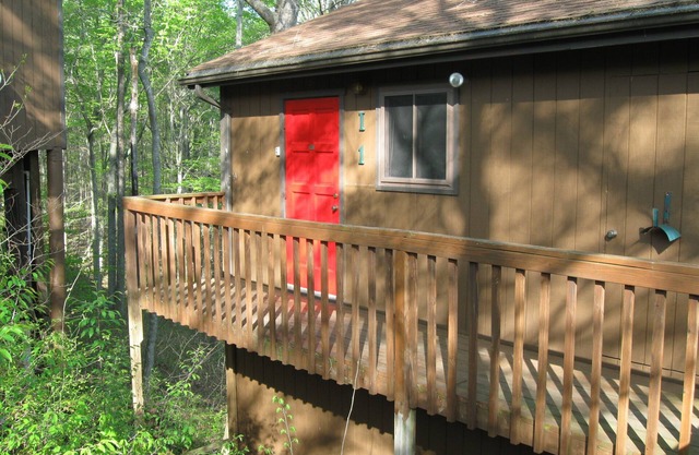 Pool still OPEN! “Treehouse" 2-Bedroom Condo inside Lake Cumberland State Park