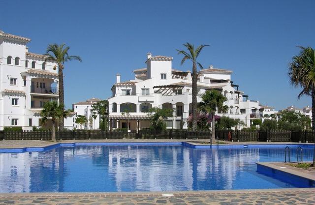 Pool view family apartment, free wifi, satellite TV, free parking
