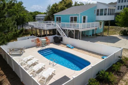 Pool with FREE HEAT Hot Tub Short Walk to Beach