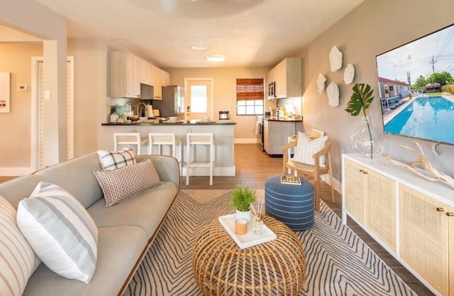 Poolside | 3BR | Pool | Sun Loungers