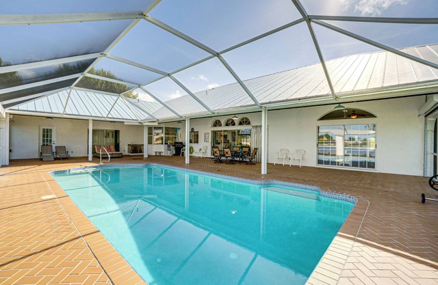 Poolside Bliss & Lake Fun: Florida Getaway!