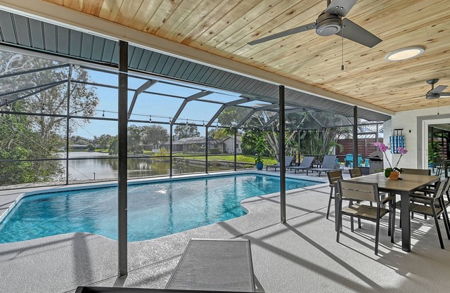 Poolside Oasis - Modern spacious 3 bedroom, 2 bathroom private pool home in Sarasota near Siesta Key
