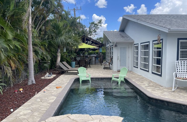 Poolside Paradise in Town and River