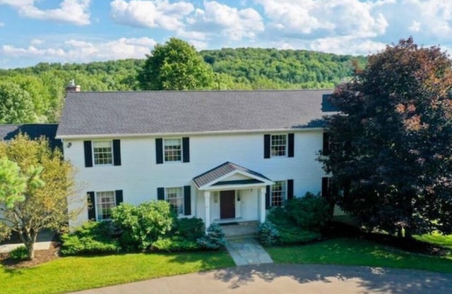 Poolside Paradise on 15 acres (family- and pet-friendly)