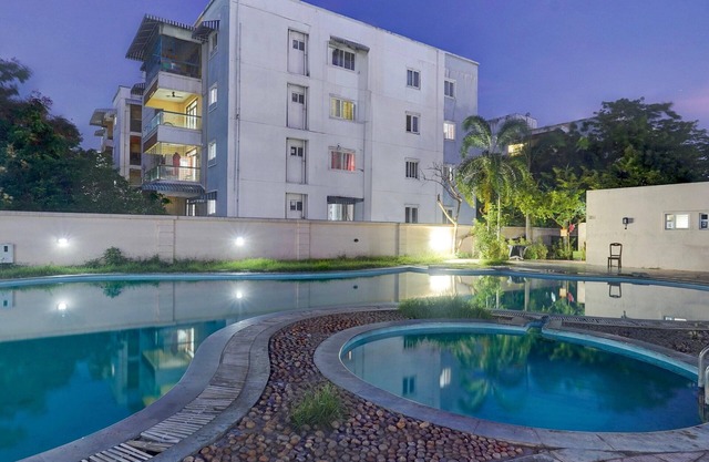 Poolside Retreat Near Sathyabama Chennai