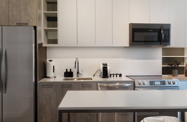 PoplarHouse 1BD 11 - One Bedroom Apartment, Sleeps 2
