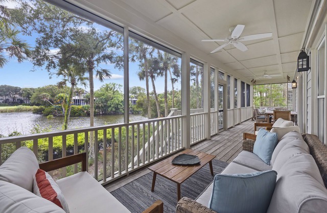 POPULAR 4BR Silver Moss Home, Modern, Short Walk to Beach, Community Pool Access!
