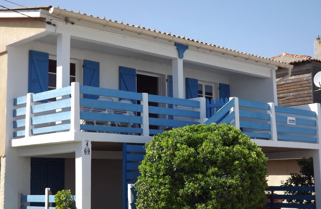 popular ! Typical comfortable chalet, beach 150m away, WIFI, garage and parking