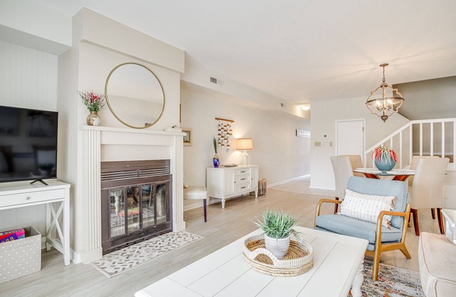 Porch & Water Views: Getaway in Mallard Lakes