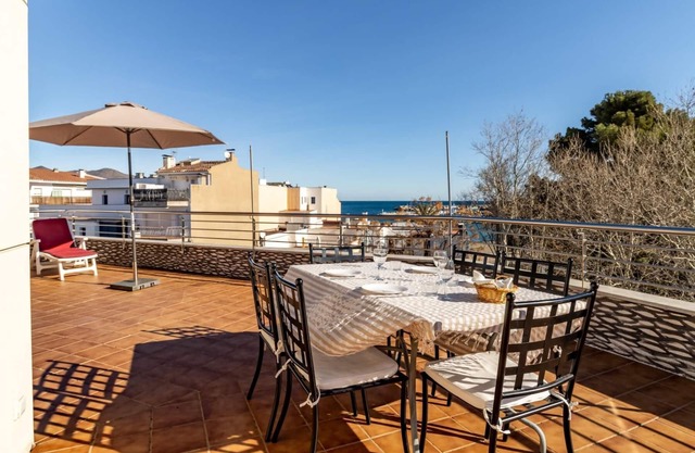 Port de Llançà 37 Top floor apartment with terrace