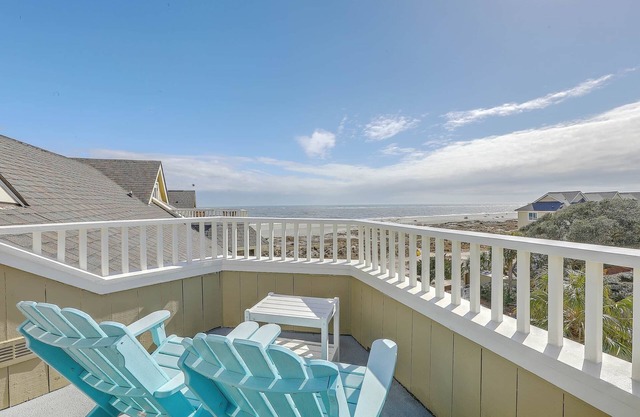 Port O' Call E303 - Sensational Top Floor View!
