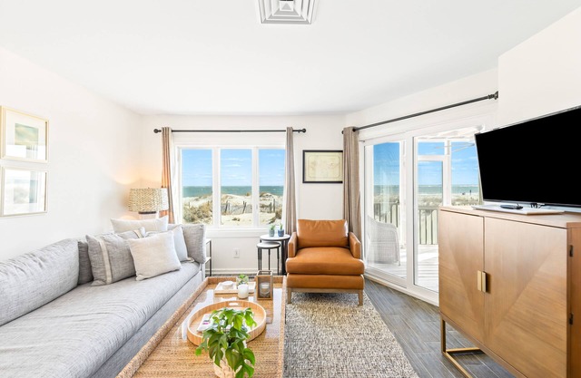 Port O' Call F102 - Oceanfront Oasis w/Walkout!