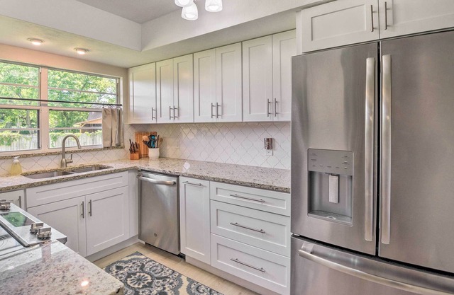 Port Orange Retreat w/ Yard ~ 5 Mi to Beach!