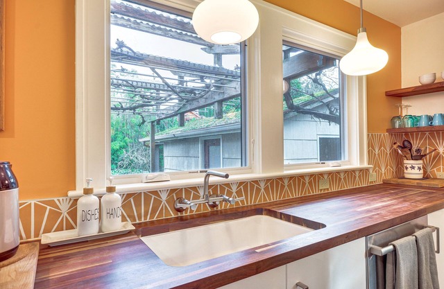 Portland Home w/Office Space Near Adidas HQ