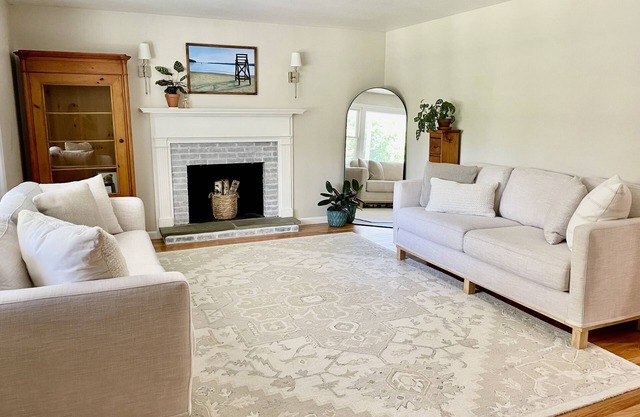 Portsmouth/Newport House, 1 mile from beach