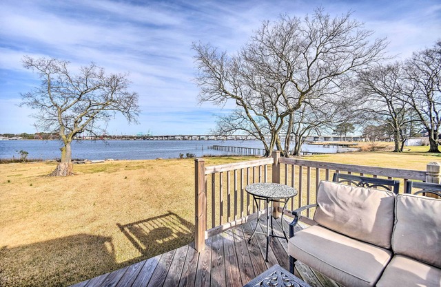 Portsmouth Waterfront Vacation Rental w/Deck