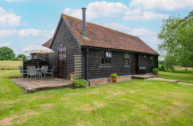 Pound Hill Cottage - One Bedroom House, Sleeps 2