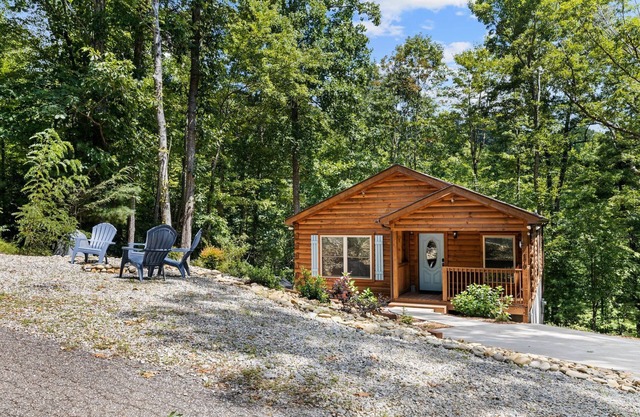 Power-Water-Internet - Cozy Cabin Haven - Near Hiking, Waterfalls & More