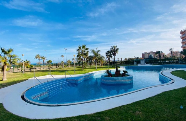 Precioso apartamento 1ª línea de playa con piscina