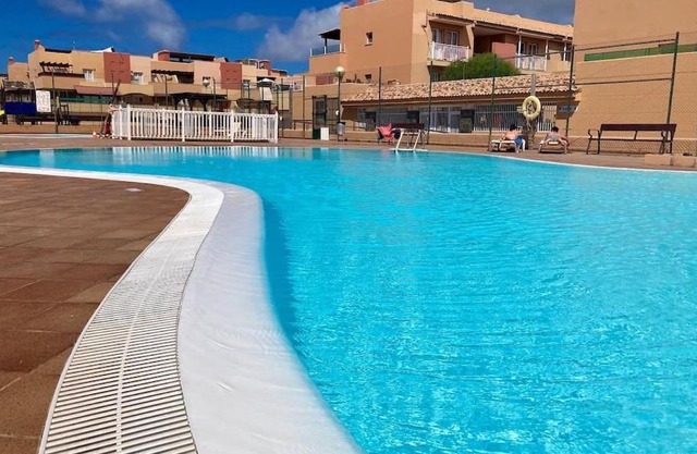 Precioso apto 4 pers, 2 piscinas, fibra óptica