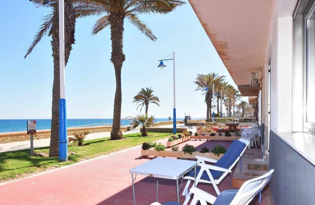PRECIOSO Y MODERNO APARTAMENTO FRENTE AL MAR