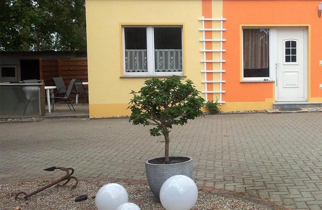 Preisguenstiger-Bungalow-fuer-2-Personen-1-Aufbettung-auf-Ruegen