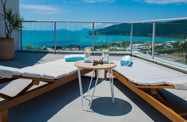 Premier 3 bedroom apartment with sweeping ocean views