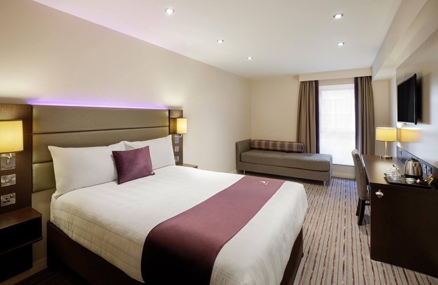 Premier Inn Stockport South