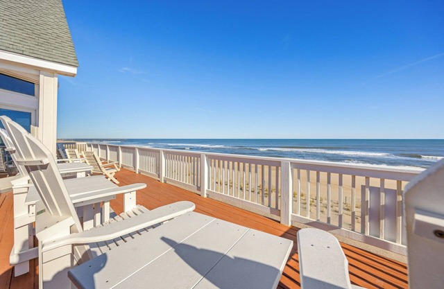 Premier Oceanfront w/Private Pool, Hot Tub, Elevator, Sauna, Game Room, Wet Bar