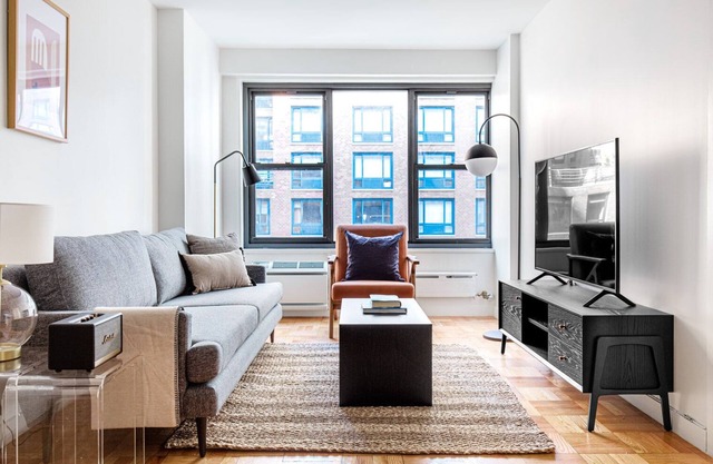 Premium Flatiron 1BR w/Gym, Doorman, near USQ, train, by Blueground