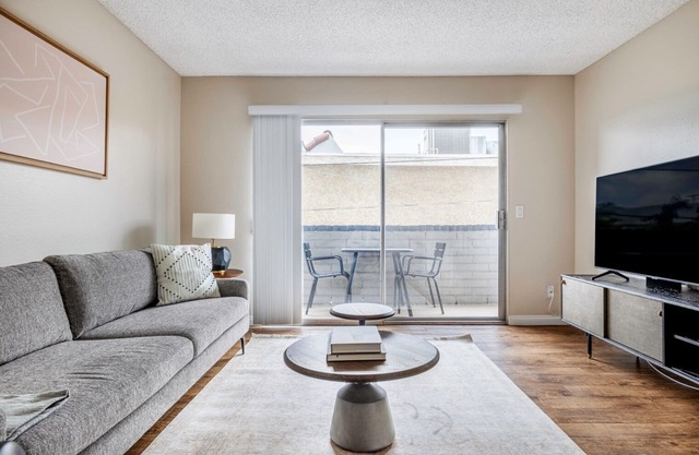 Premium Glendale 1BR w/Pool, Gym, walkable location, by Blueground