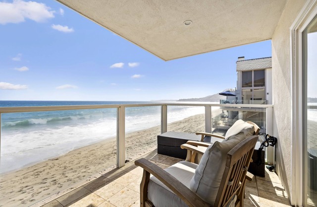 Premium High Tech Malibu Road Beach House 5 Stars